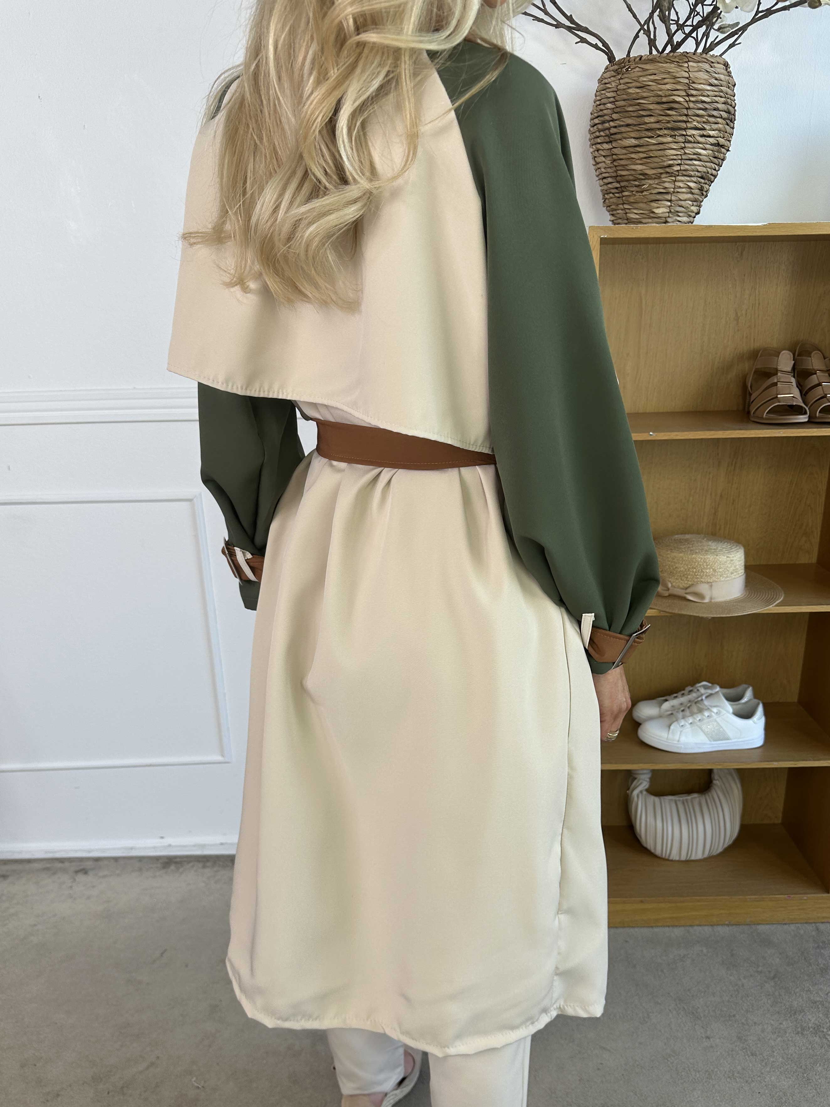 Neema - Let flerfarvet trenchcoat med bindebånd